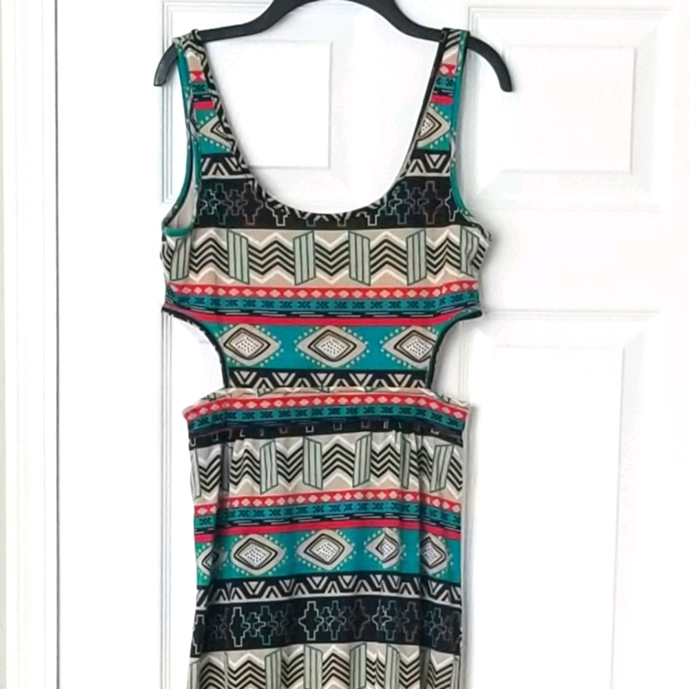 Geometric Print Peekaboo Maxi Dress